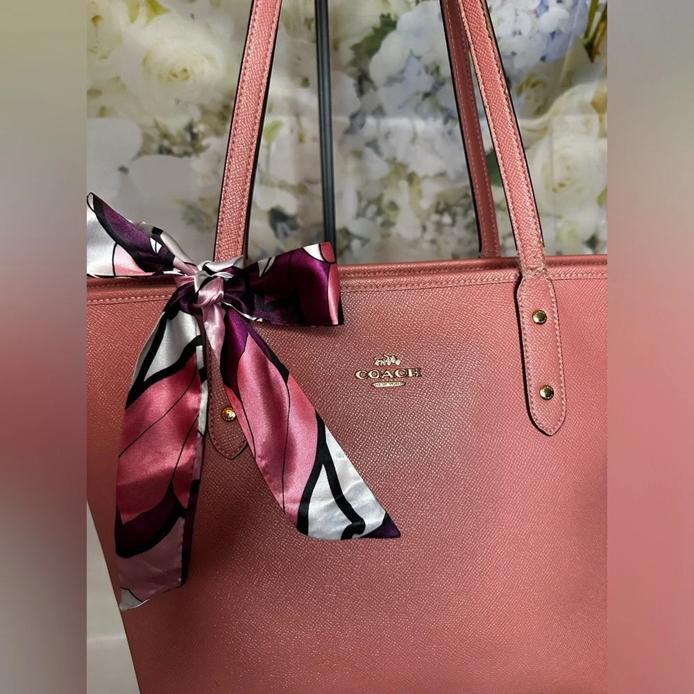Coach Outlet light pink city zip tote GUC - Picture 7 of 16
